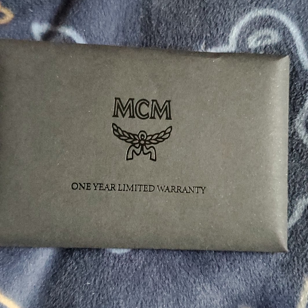 Mcm large tote firm new signature leather sold out bag tagged warranty - Picture 5 of 6